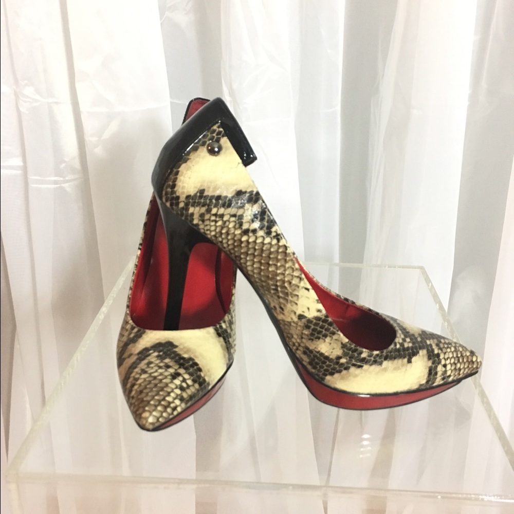 Guess Pumps. - Picture 2 of 5